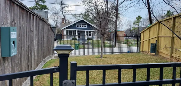 $425,000 | 2422 Maufferd Street, Houston, TX 77009
