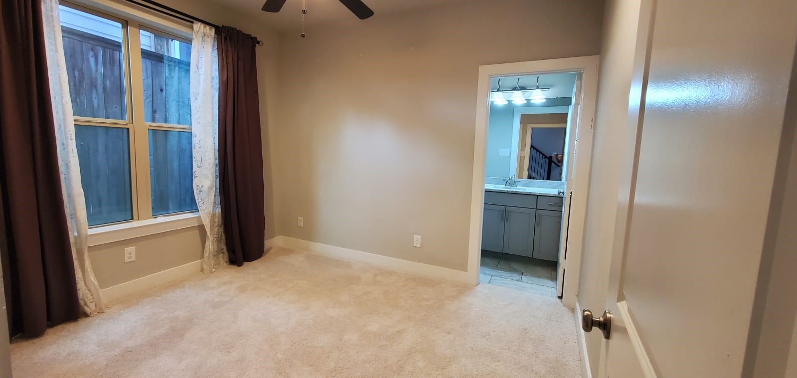 2422 Maufferd Street Houston, TX 77009 - Photo 5 of 35 a view of an empty room with closet and a window