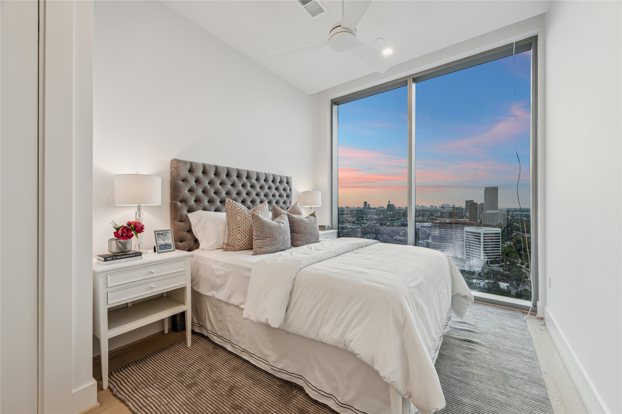 1711 Allen Parkway, Unit 2301 Houston, TX 77019 - Photo 19 of 45 a bedroom with a bed and a large window