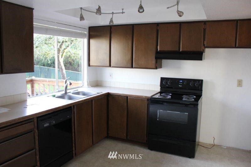 13703 Southeast 172nd Street Renton, WA 98058 - Photo 4 of 9 Gallery Image 4