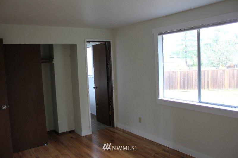 13703 Southeast 172nd Street Renton, WA 98058 - Photo 6 of 9 Gallery Image 6