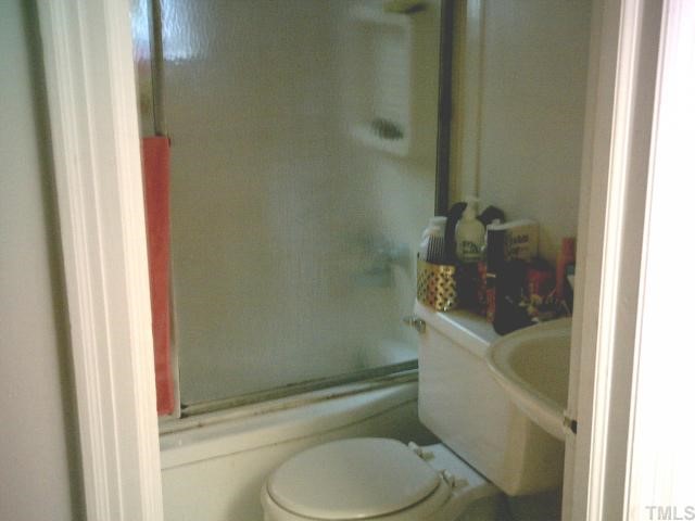 500 Peebles Street Raleigh, NC 27608 - Photo 7 of 8 Full Bathroom