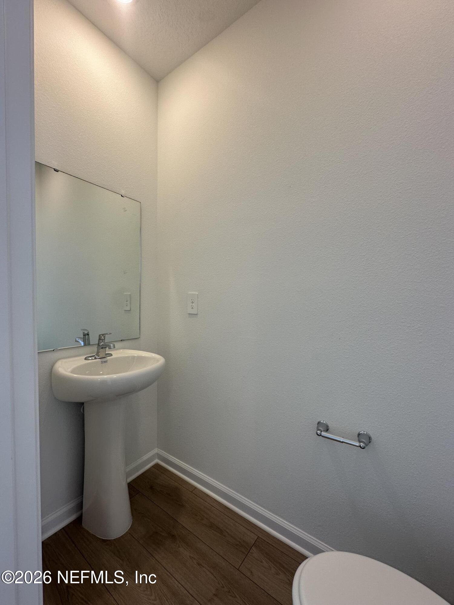 141 Palmetto Rdg Road St. Augustine, FL 32095 - Photo 19 of 43 a bathroom with a sink and a toilet