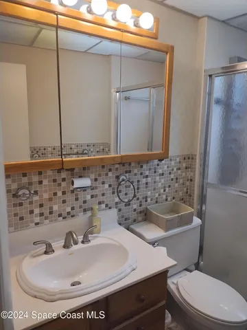 a view of a yard with plants