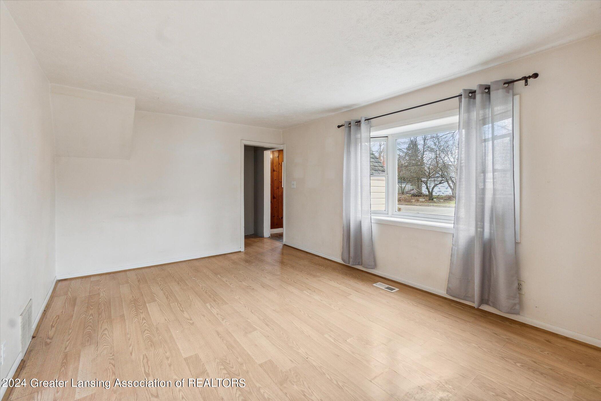4422 Ballard Road Lansing, MI 48911 - Photo 2 of 13 03-4422-Ballard-Rd-Lansing-MI-48911-Wind