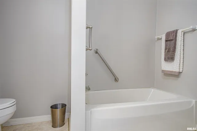 $292,000 | 111 Hawthorn Estates, Salem, IL 62881