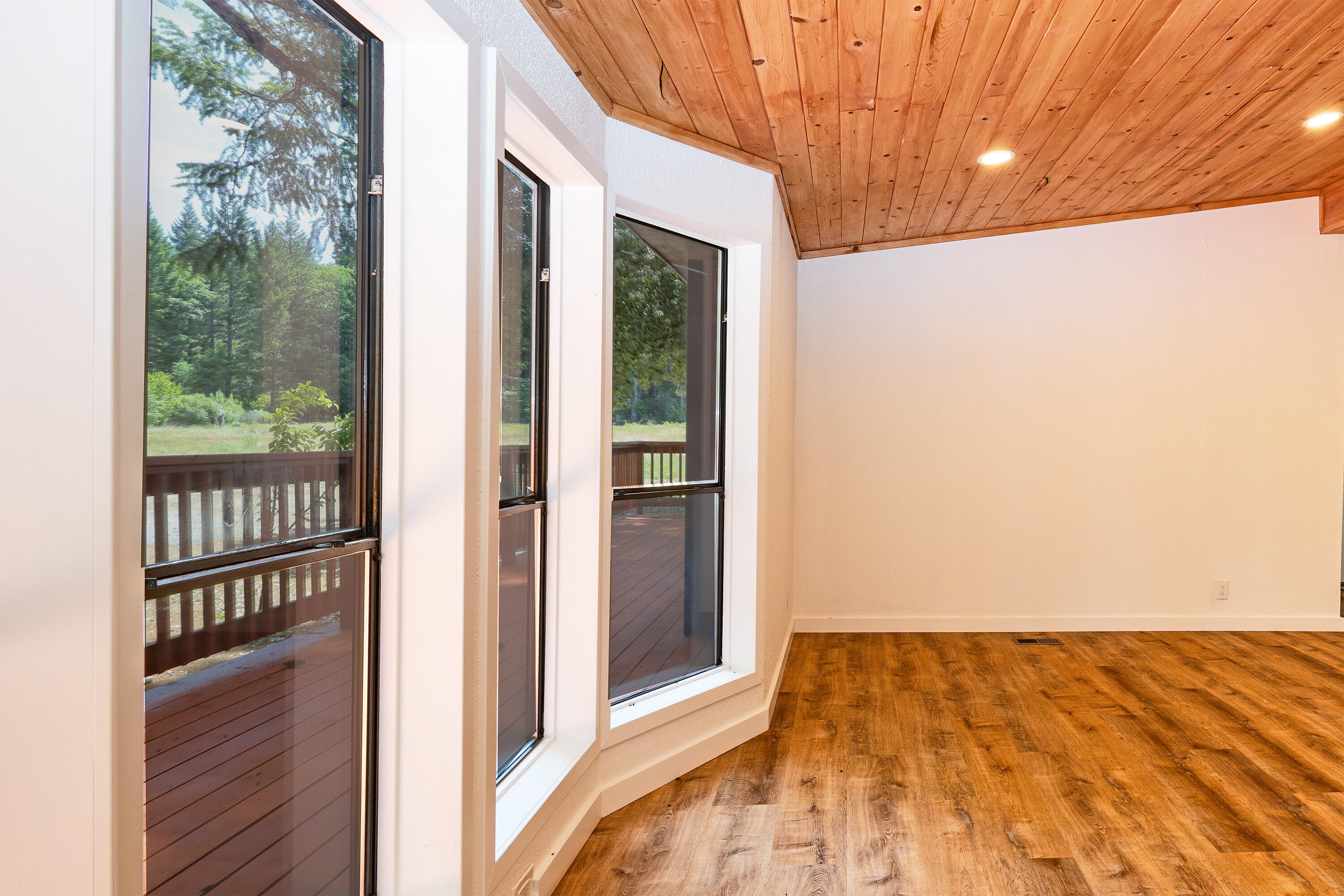 601 Pinewood Way Cave Junction, OR 97523 - Photo 13 of 33 a view of an empty room