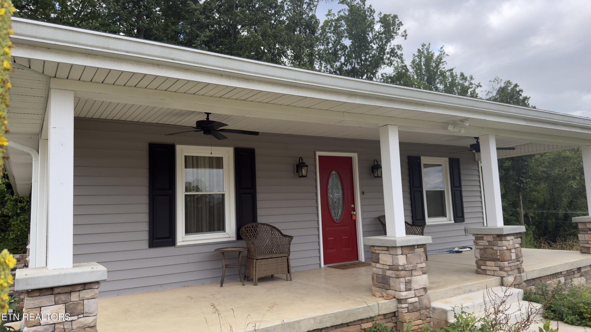 2662 Louisville Road Maryville, TN 37801 - Photo 4 of 60 a front view of a house