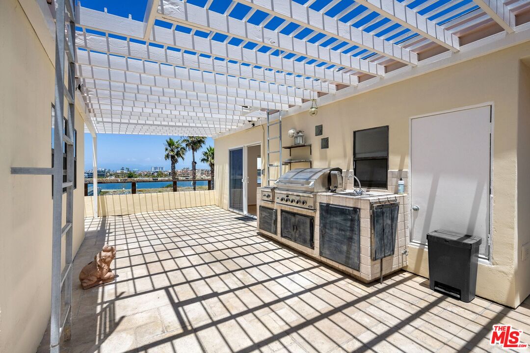 6206 Pacific Avenue, Unit 2 Playa del Rey, CA 90293 - Photo 25 of 33