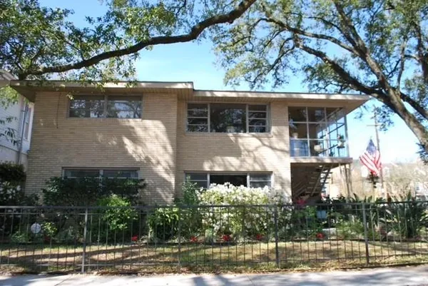 $2,300 | 2034 Napoleon Avenue, New Orleans, LA 70115