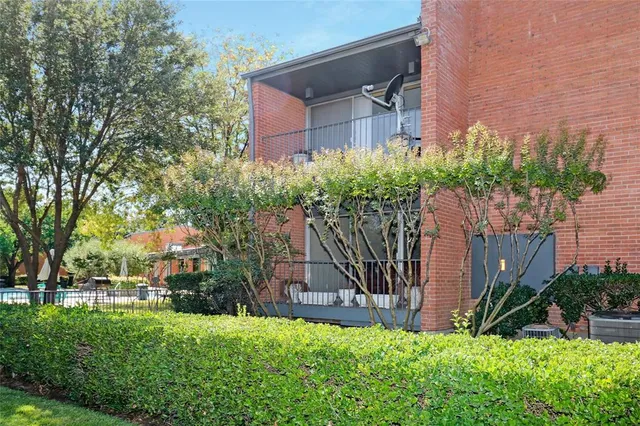 $200,000 | 578 E Avenue, Unit B, Grand Prairie, TX 75050