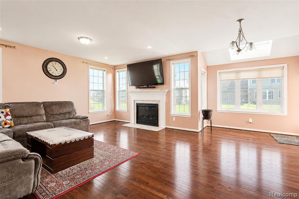 50873 North Scarborough Road Canton, MI 48188 - Photo 4 of 33