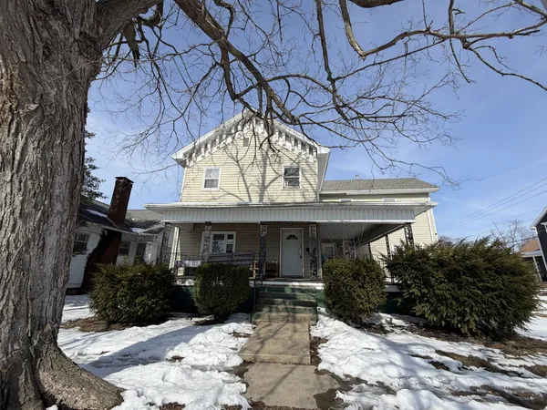$59,900 | 1021 Jefferson Avenue, Charleston, IL 61920