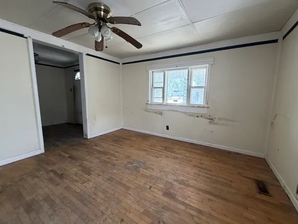 $59,900 | 1021 Jefferson Avenue, Charleston, IL 61920