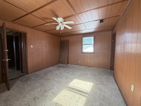 $59,900 | 1021 Jefferson Avenue, Charleston, IL 61920