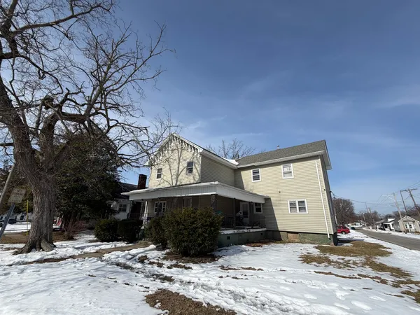 $59,900 | 1021 Jefferson Avenue, Charleston, IL 61920