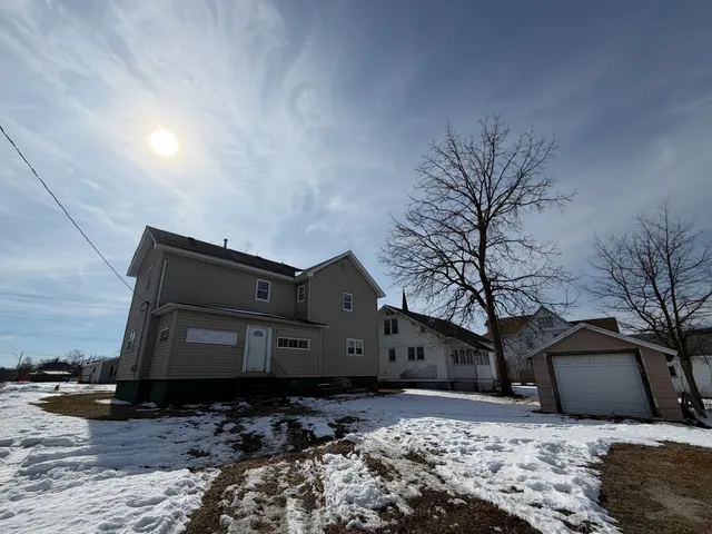 $69,900 | 1021 Jefferson Avenue, Charleston, IL 61920