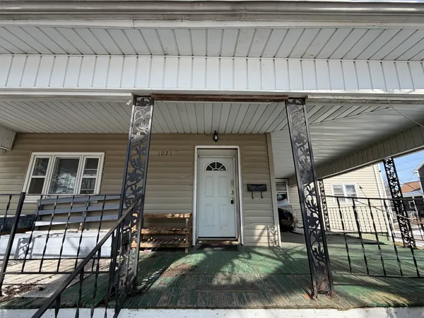 $59,900 | 1021 Jefferson Avenue, Charleston, IL 61920