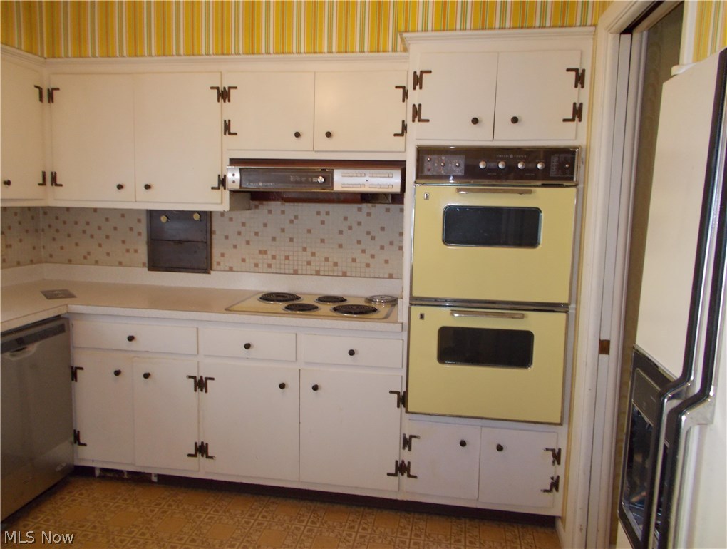 1237 Hereford Road Cleveland, OH 44118 - Photo 8 of 26 Gallery Image 8