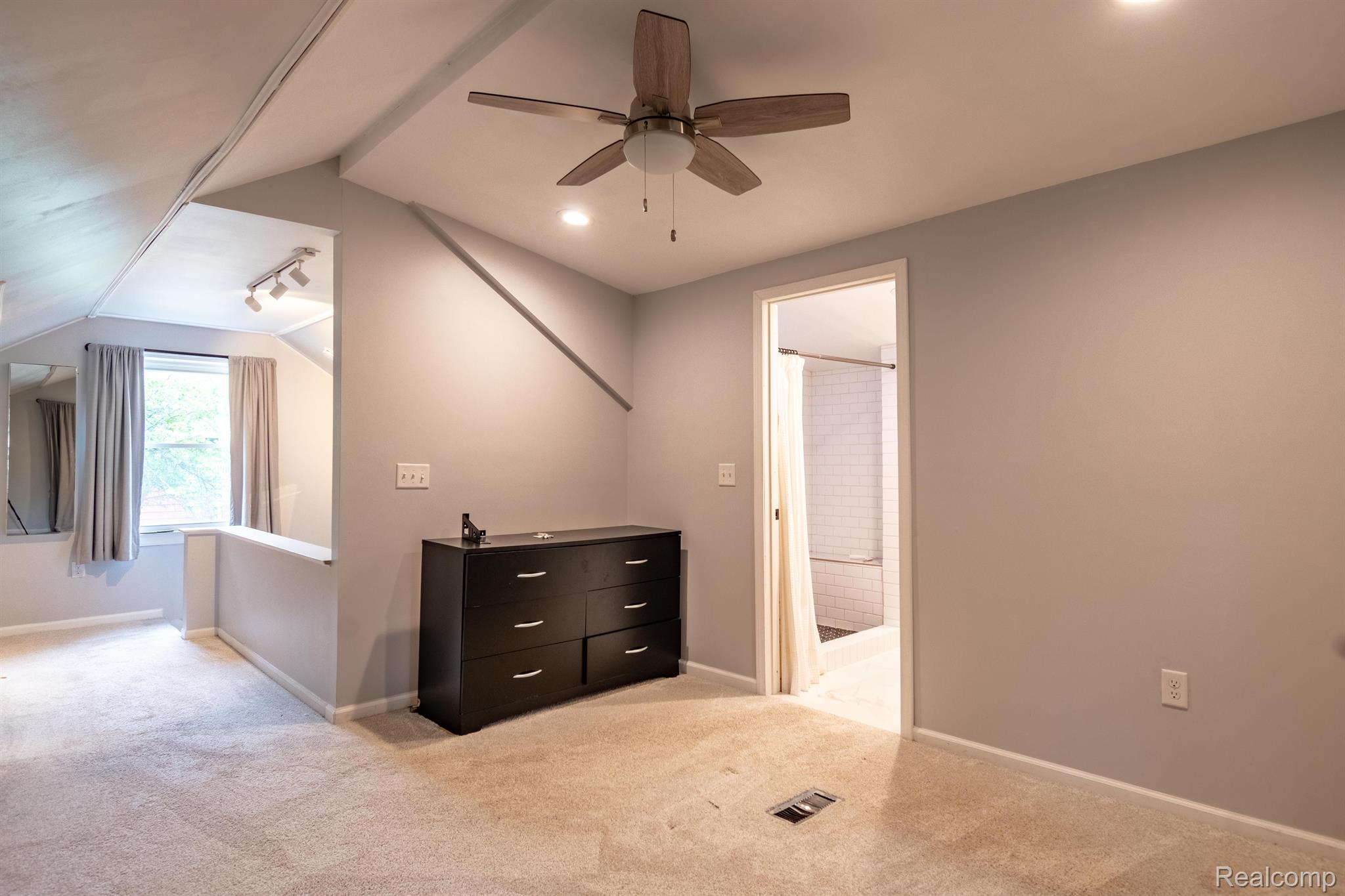 2119 Columbia Road Berkley, MI 48072 - Photo 5 of 39 Gallery Image 5