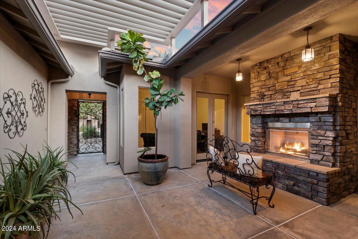 8670 West Rowel Road Peoria, AZ 85383 - Photo 3 of 44 27-Courtyard