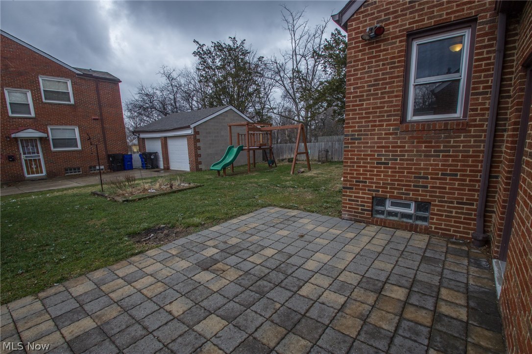 17916 Nottingham Road Cleveland, OH 44119 - Photo 3 of 32 Gallery Image 3
