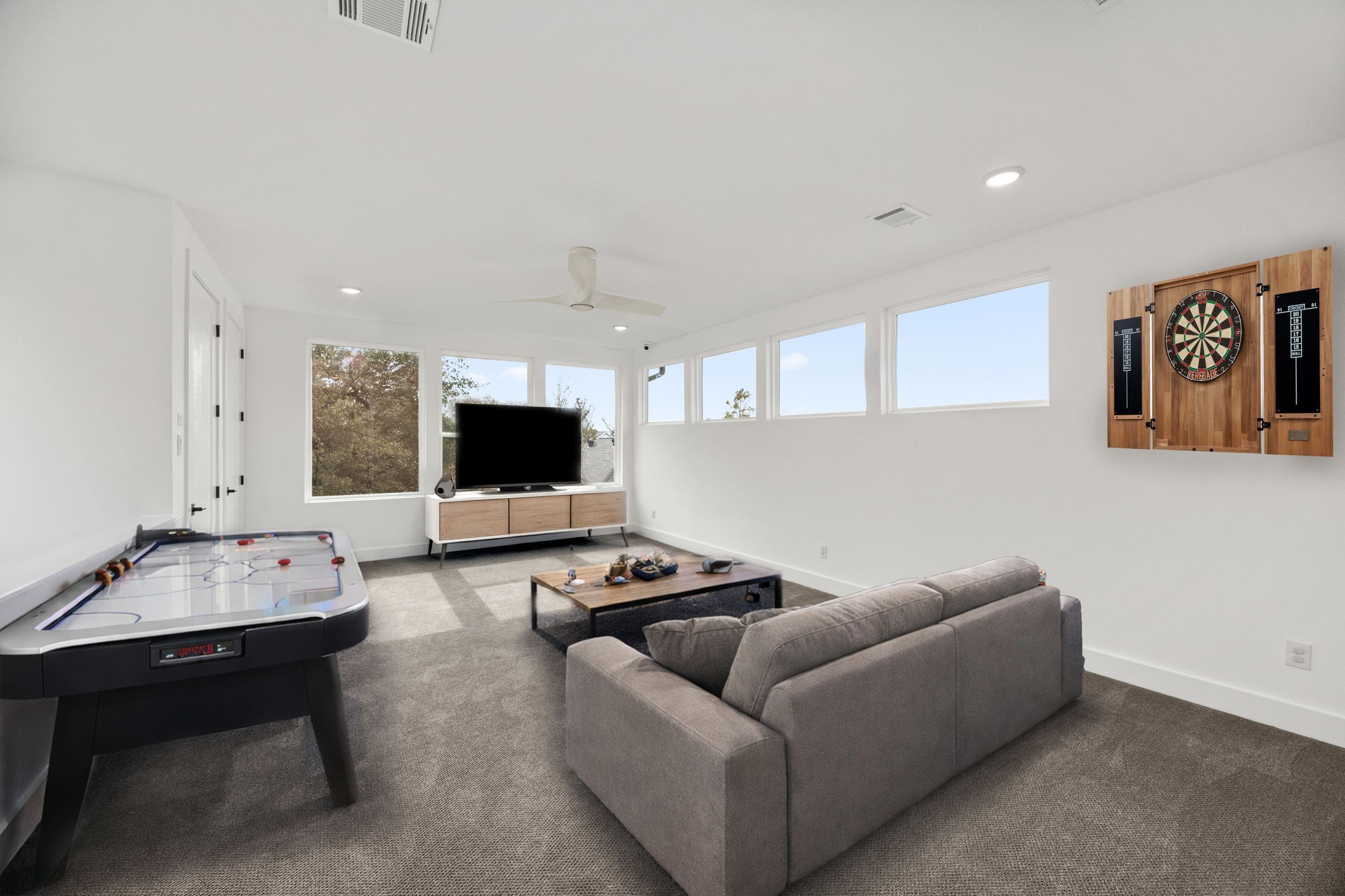 424 Redan Street Houston, TX 77009 - Photo 23 of 47 3rd floor game room. This could be a 5th bedroom. Full private bathroom. Large walk in closet. *virtually staged