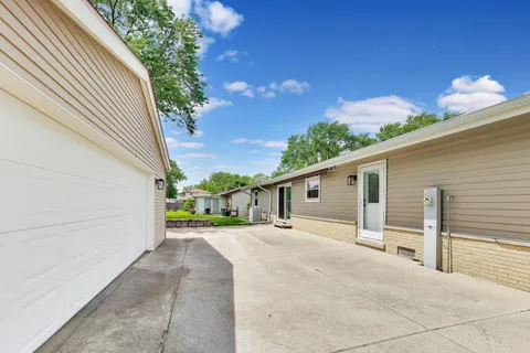 $389,900 | 241 Brookhaven Drive, Elk Grove Village, IL 60007