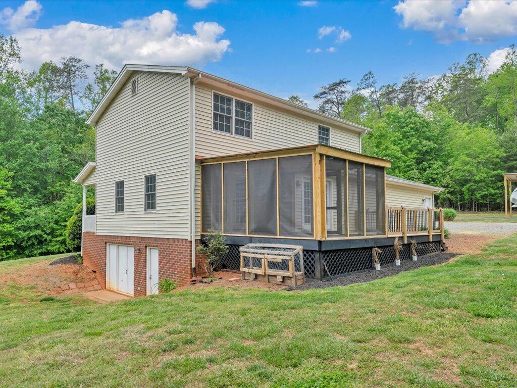 520 Scenic Drive Stuart, VA 24171 - Photo 67 of 83 a backyard of a house with table and chairs