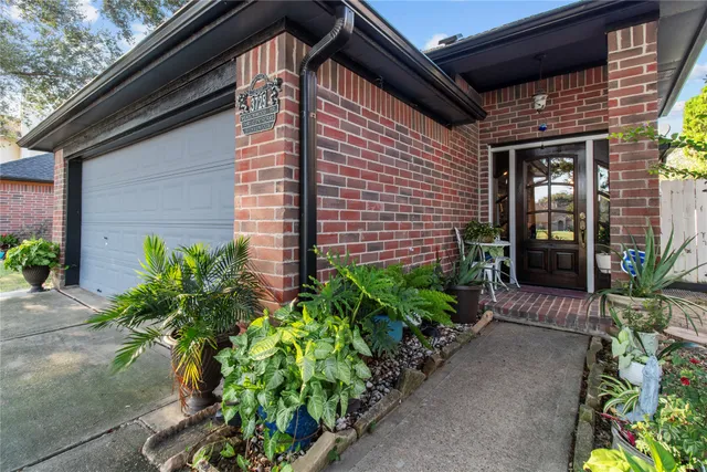 $299,999 | 3725 Meadow Wood Drive, Pasadena, TX 77503