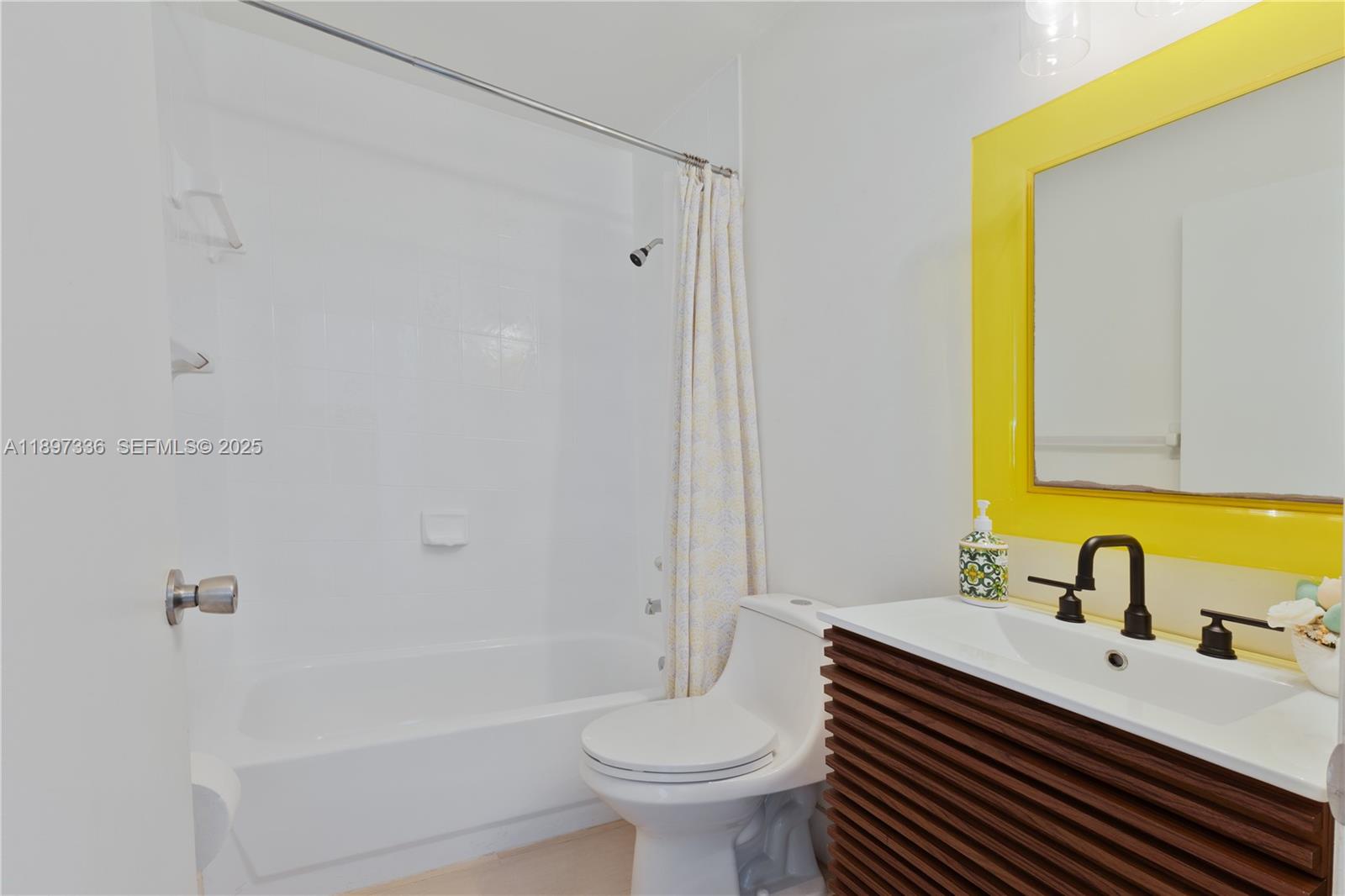 13809 Southwest 161 Terrace Miami, FL 33177 - Photo 5 of 35