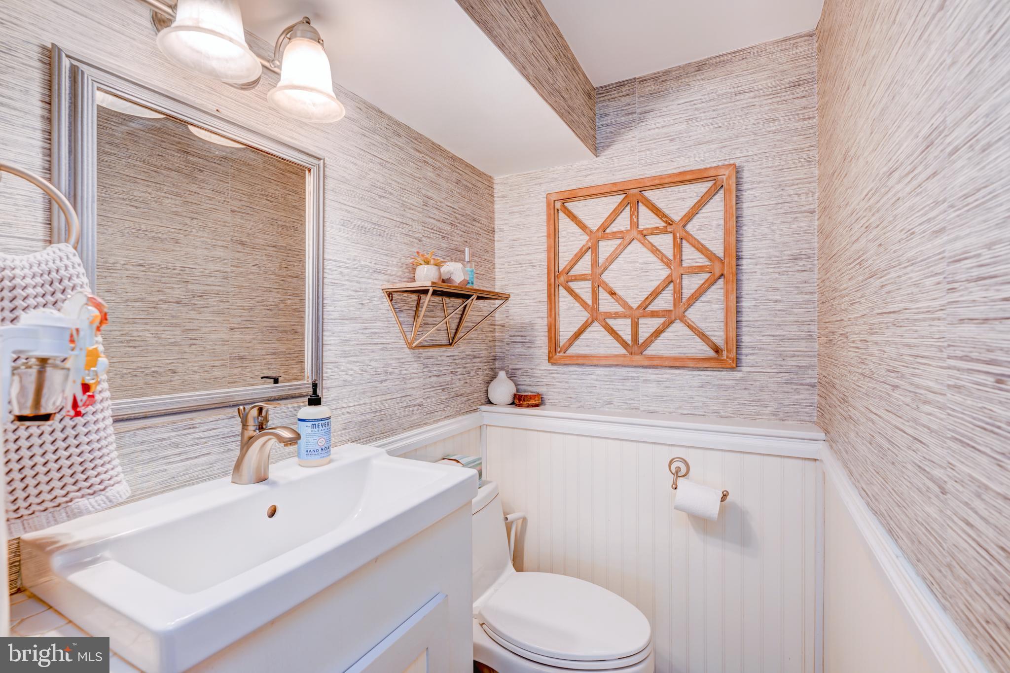 33 Dailey Drive Hamilton, NJ 08620 - Photo 11 of 27 a bathroom with a sink a toilet and a bathtub