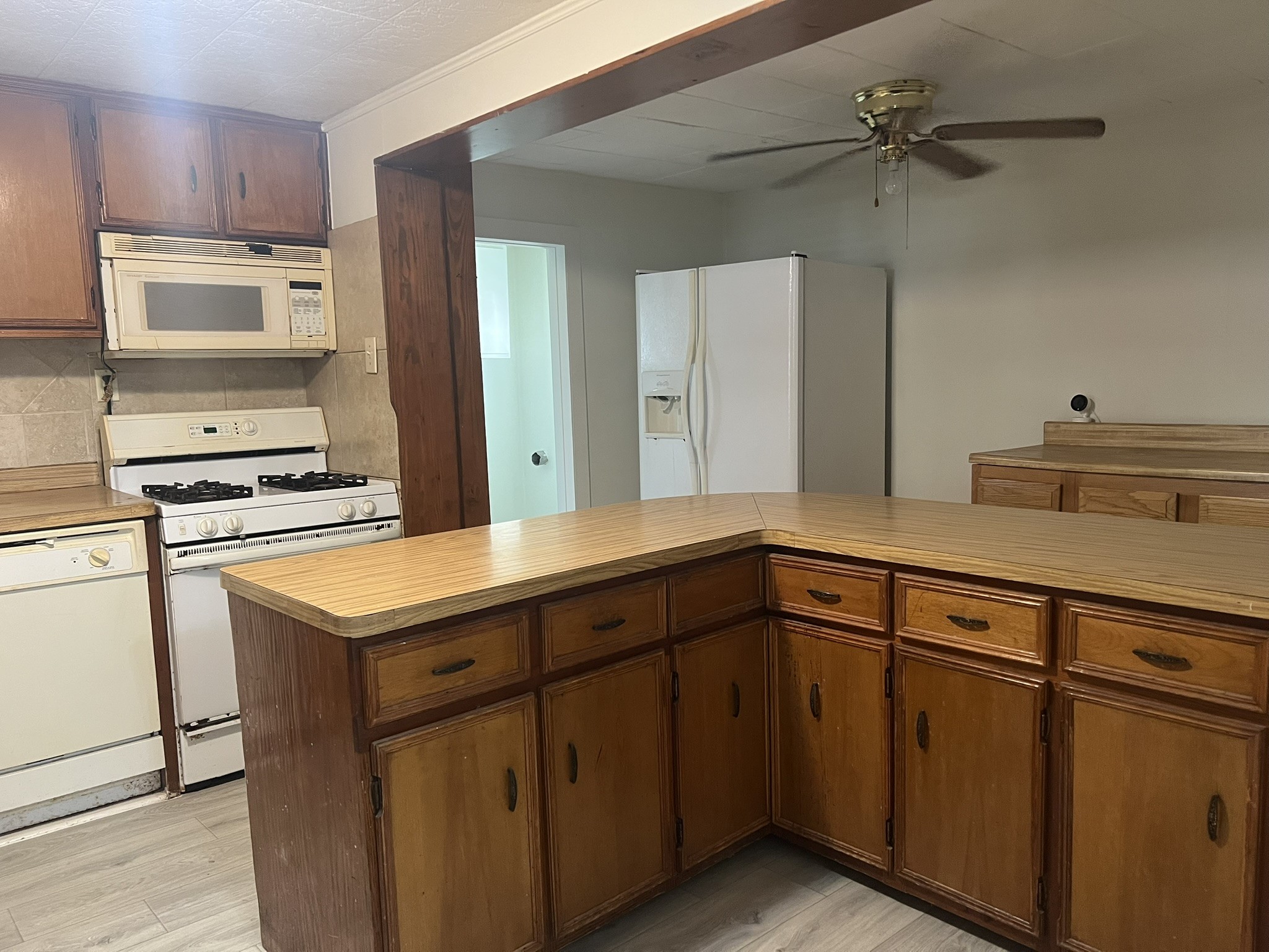 2605 Delafield Street Houston, TX 77023 - Photo 18 of 32 Kitchen & breakfast room