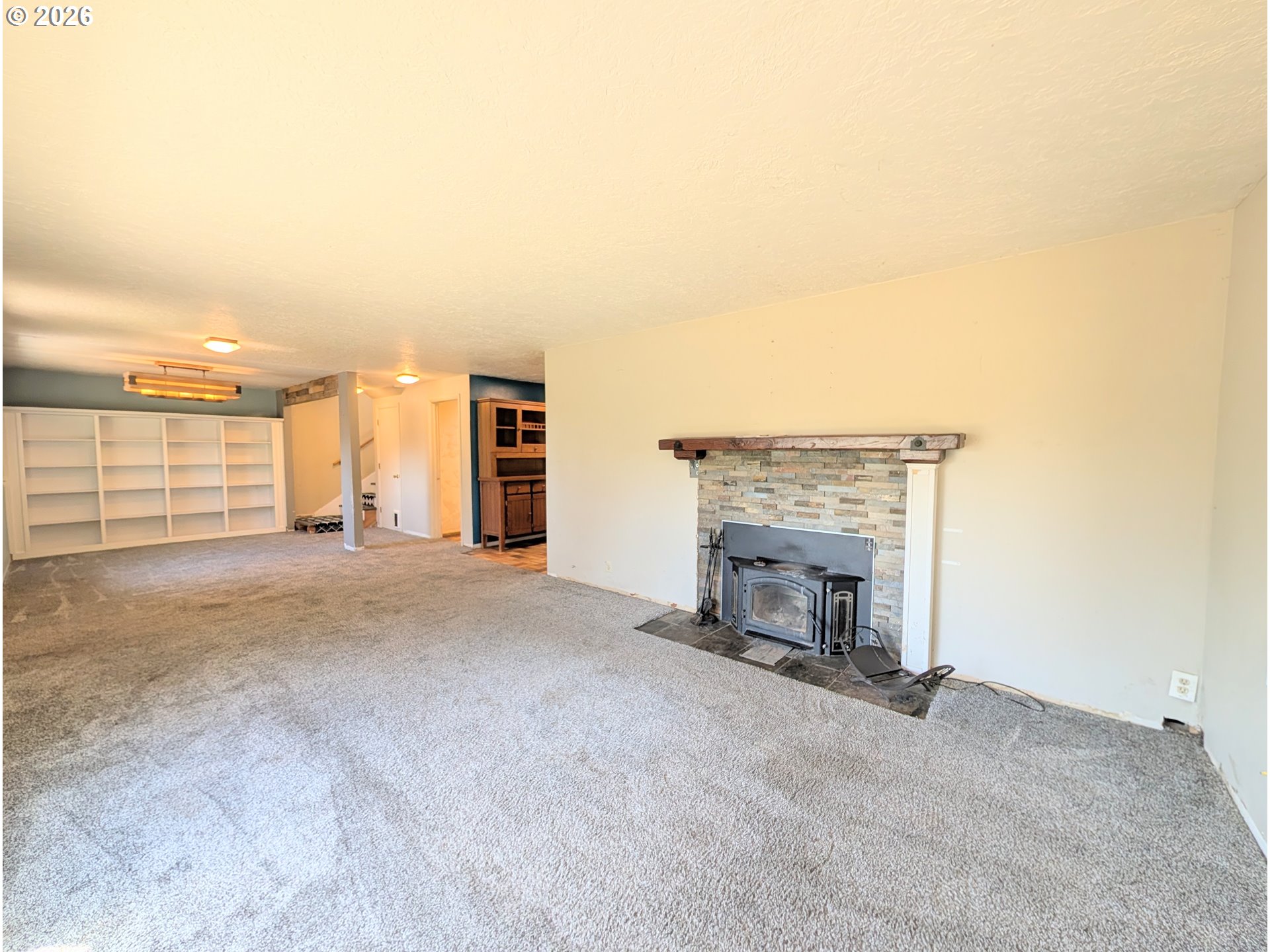 1624 Foley Street La Grande, OR 97850 - Photo 18 of 37 an empty room with furniture and a fireplace
