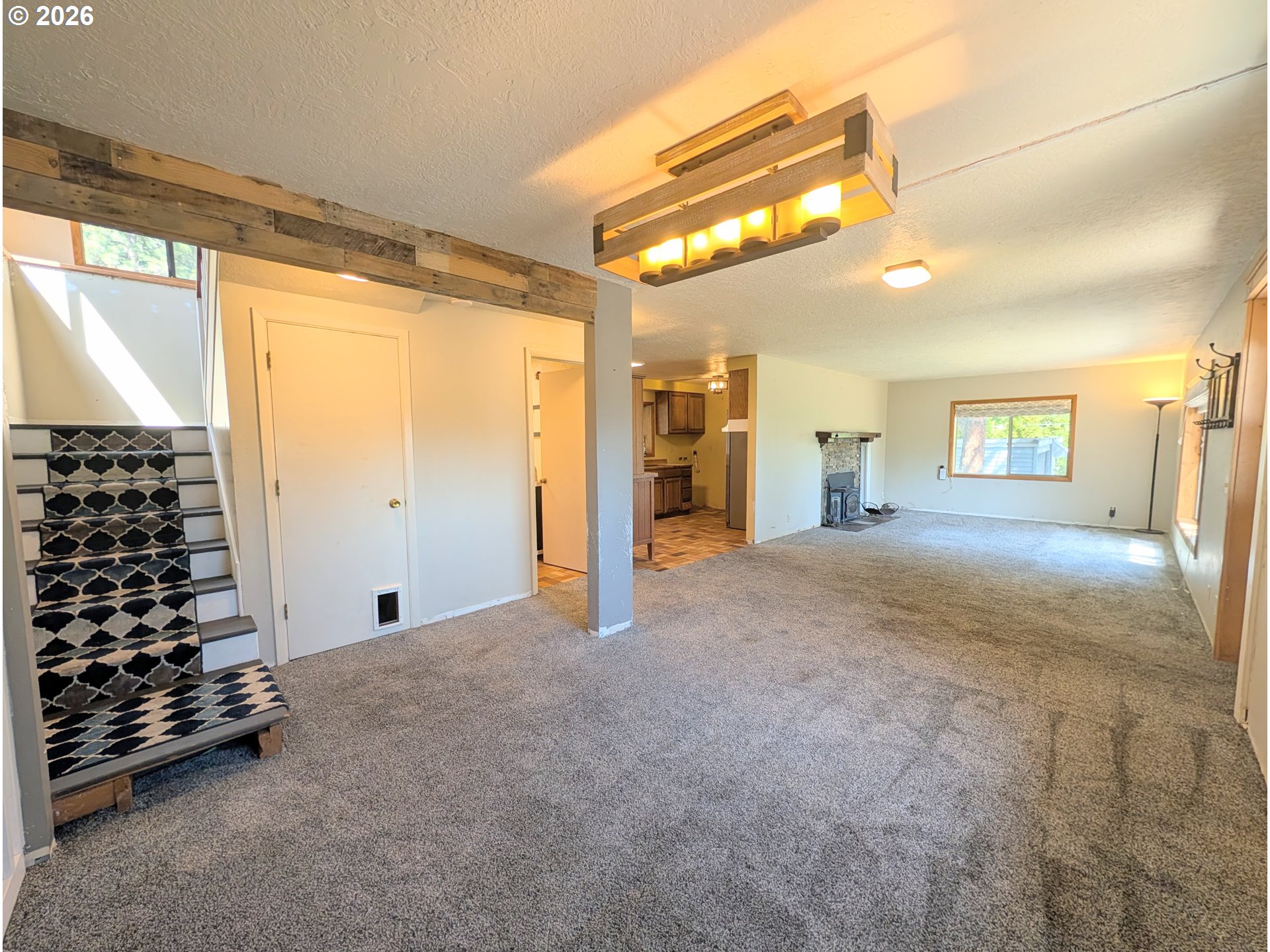 1624 Foley Street La Grande, OR 97850 - Photo 21 of 37 a view of livingroom with entryway
