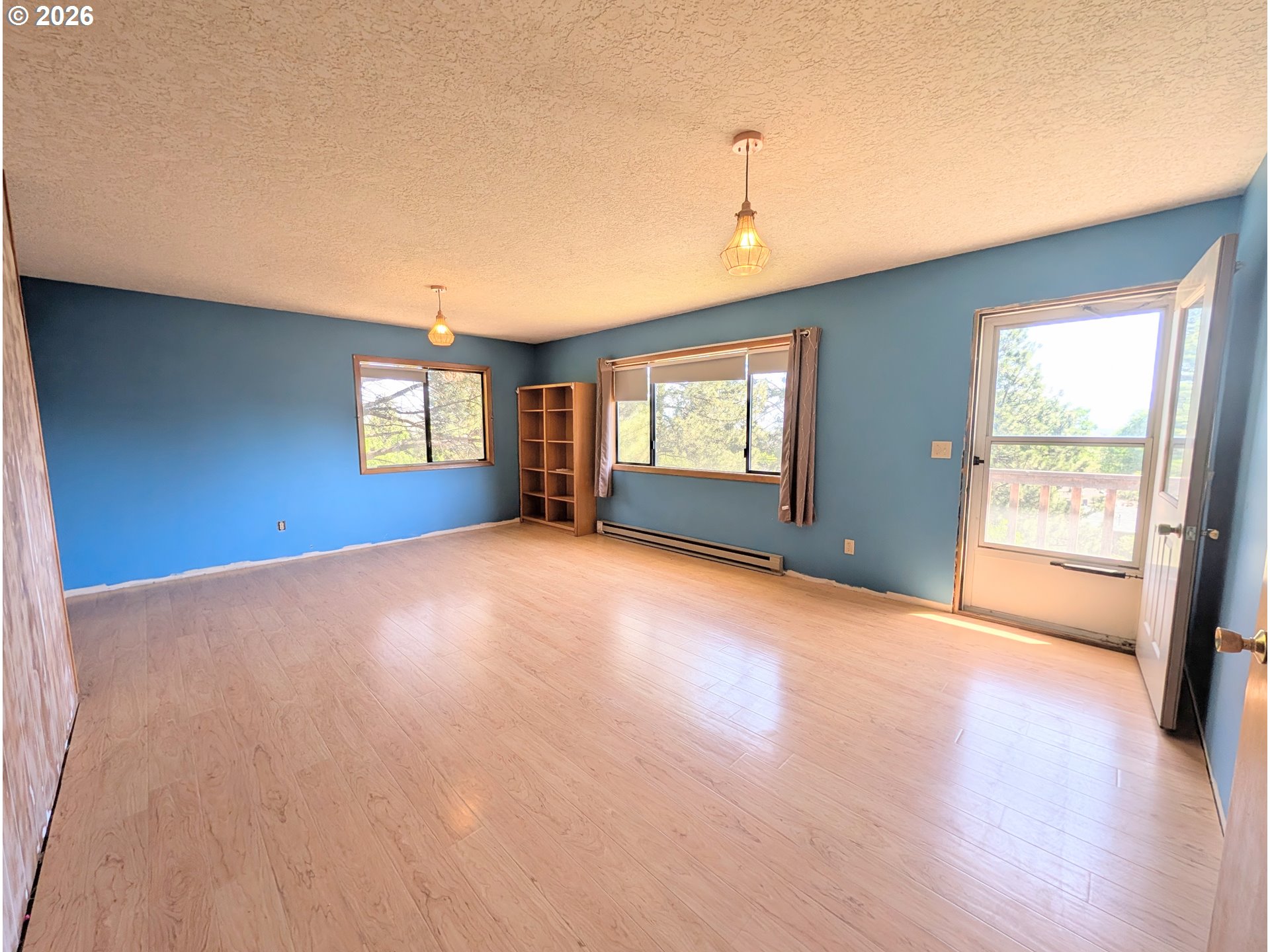 1624 Foley Street La Grande, OR 97850 - Photo 23 of 37 a view of an empty room with a window