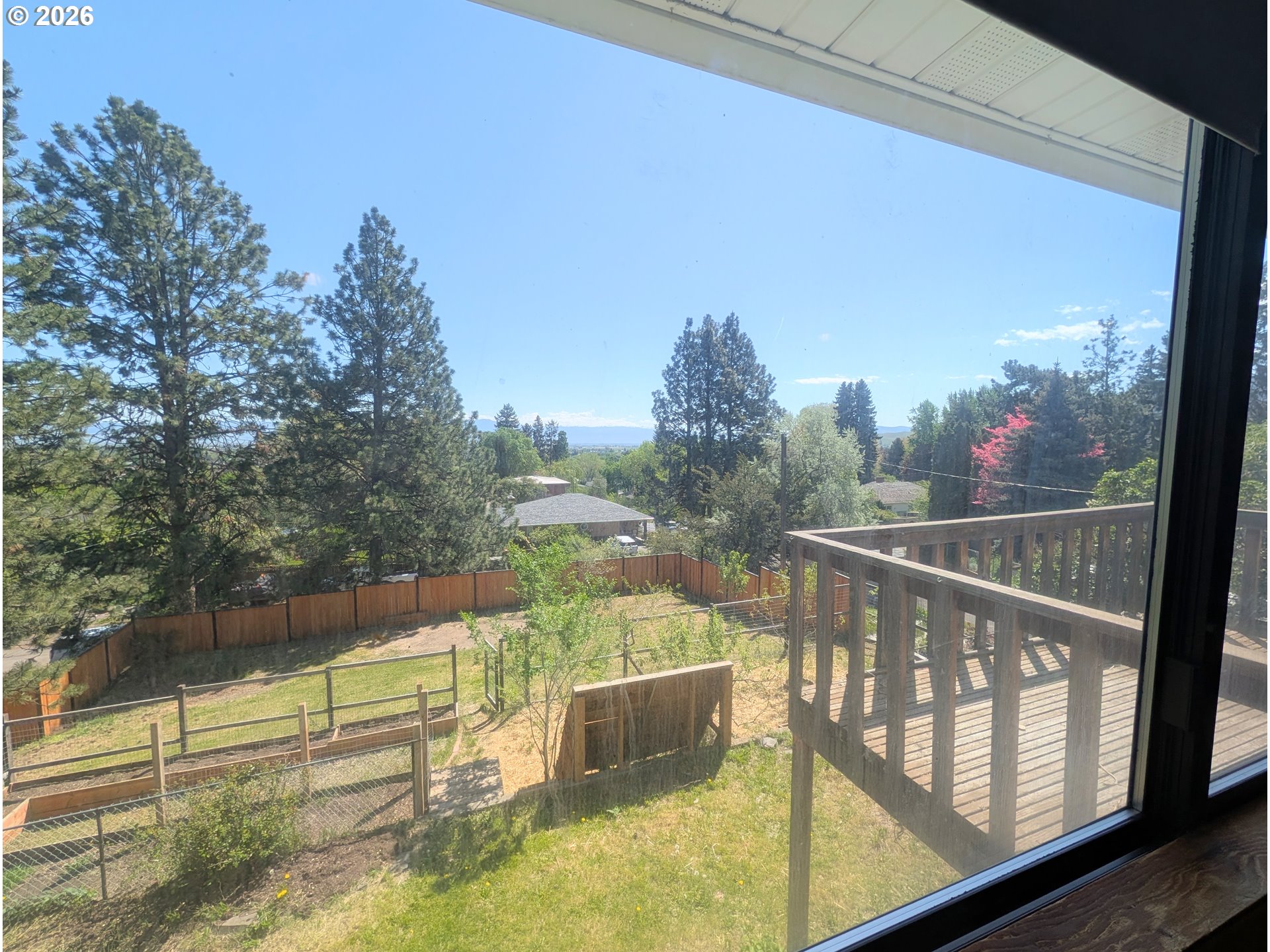 1624 Foley Street La Grande, OR 97850 - Photo 25 of 37 a view of a balcony with mountain view