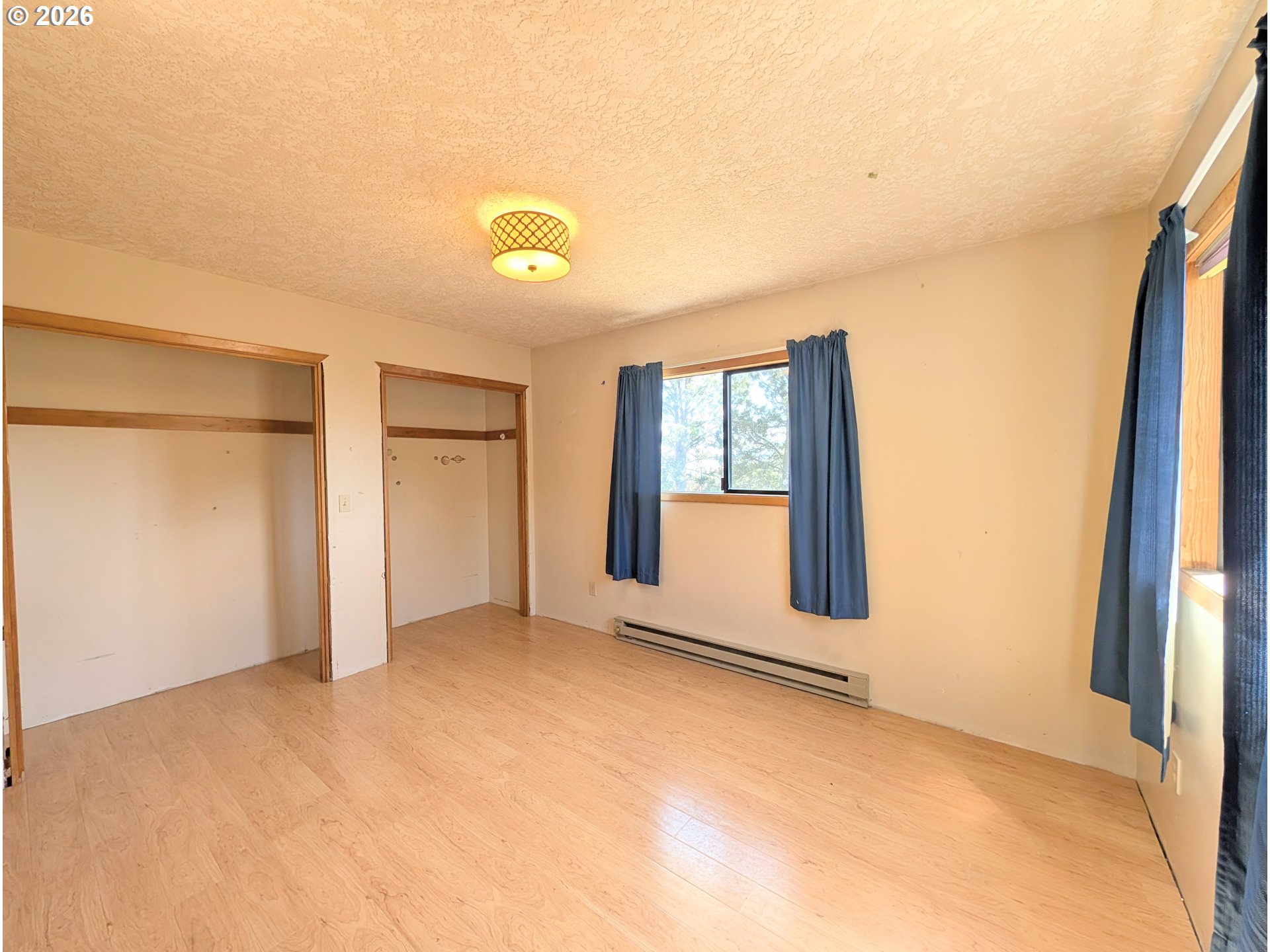 1624 Foley Street La Grande, OR 97850 - Photo 26 of 37 an empty room with windows