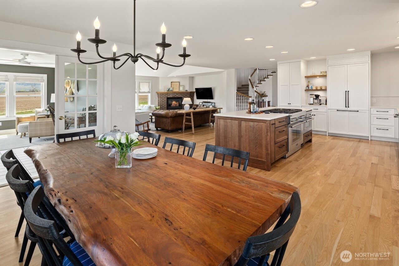 3920 Weaver Road Ellensburg, WA 98926 - Photo 8 of 40 a kitchen with a table and chairs in it