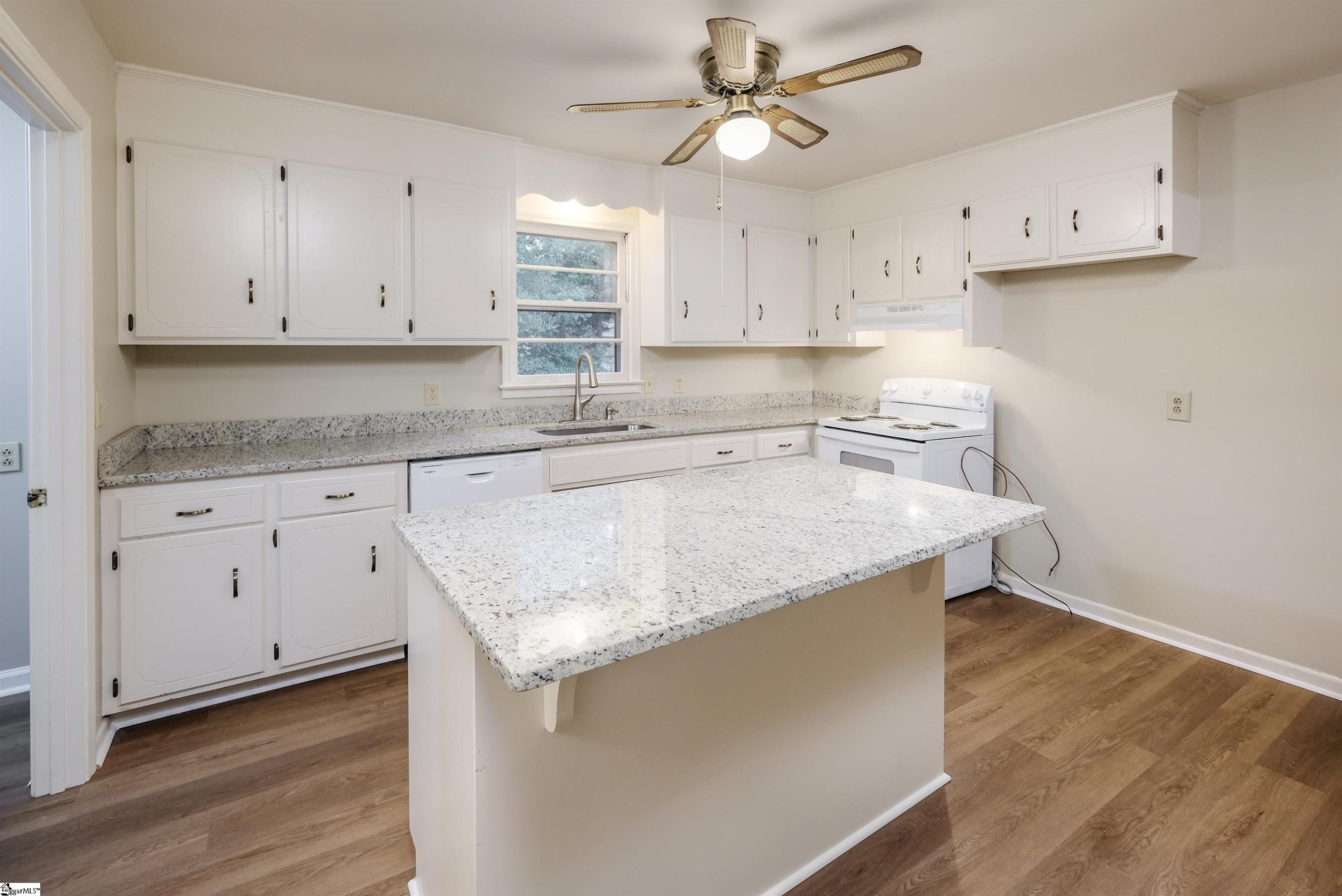 116 Rockmont Road Easley, SC 29640 - Photo 7 of 28