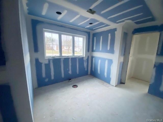 750 Ridgebury Road Slate Hill, NY 10973 - Photo 12 of 15 an empty room with windows