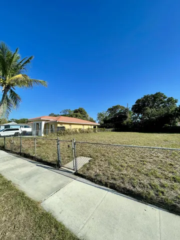$130,000 | 936 39th Street, West Palm Beach, FL 33407