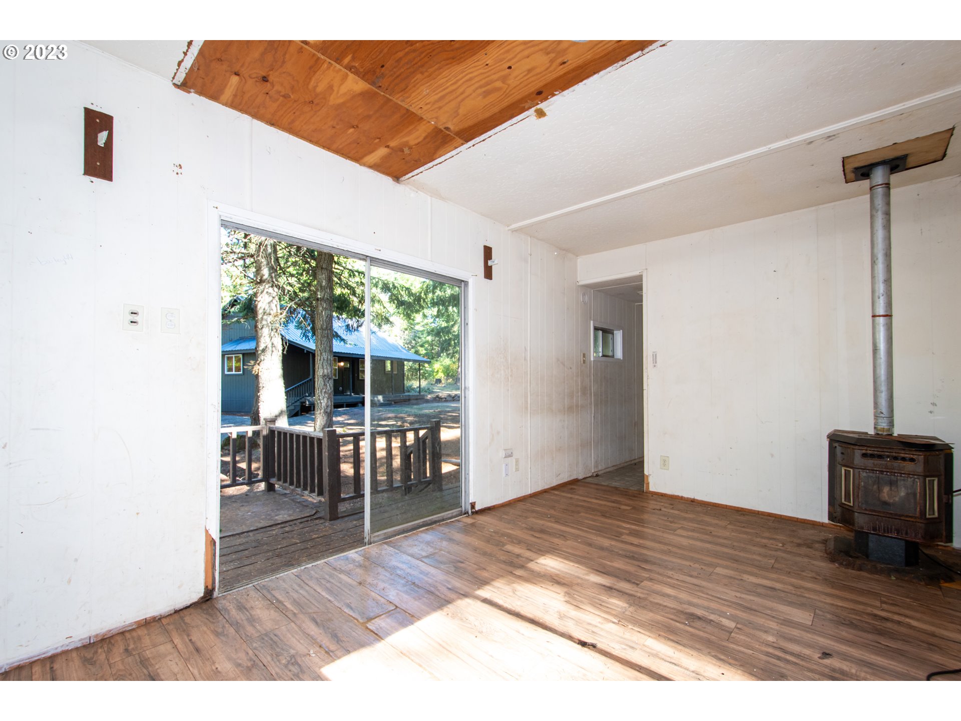 55 Moonshine Road Appleton, WA 98602 - Photo 25 of 33 a view of livingroom with furniture window and outside view