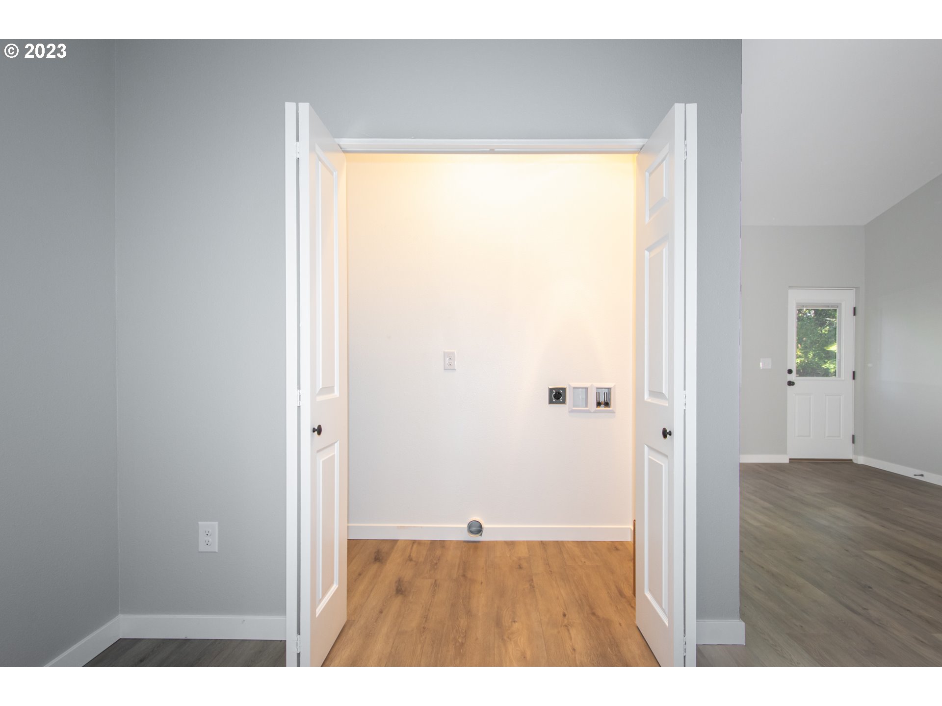 55 Moonshine Road Appleton, WA 98602 - Photo 10 of 33 a view of an empty room and wooden floor