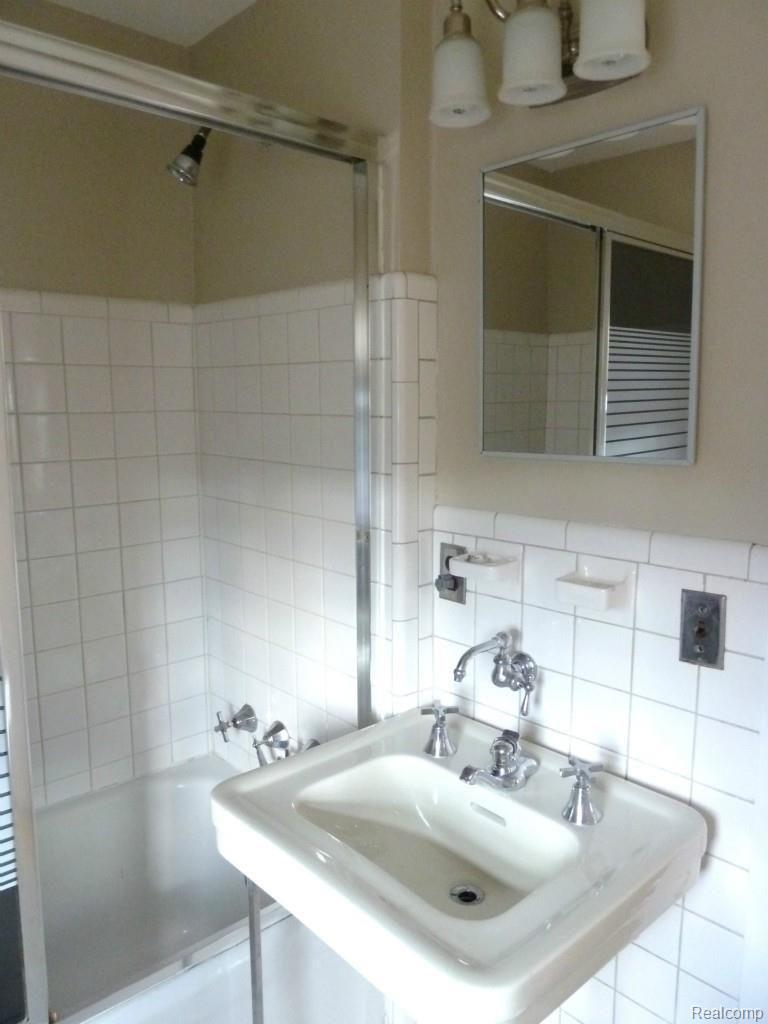 165 North Adams Road Birmingham, MI 48009 - Photo 19 of 24 Adams Road 026.jpg