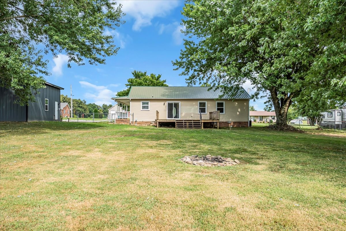 179 Eaton Heights Manchester, TN 37355 - Photo 21 of 33 a front view of a house with a yard