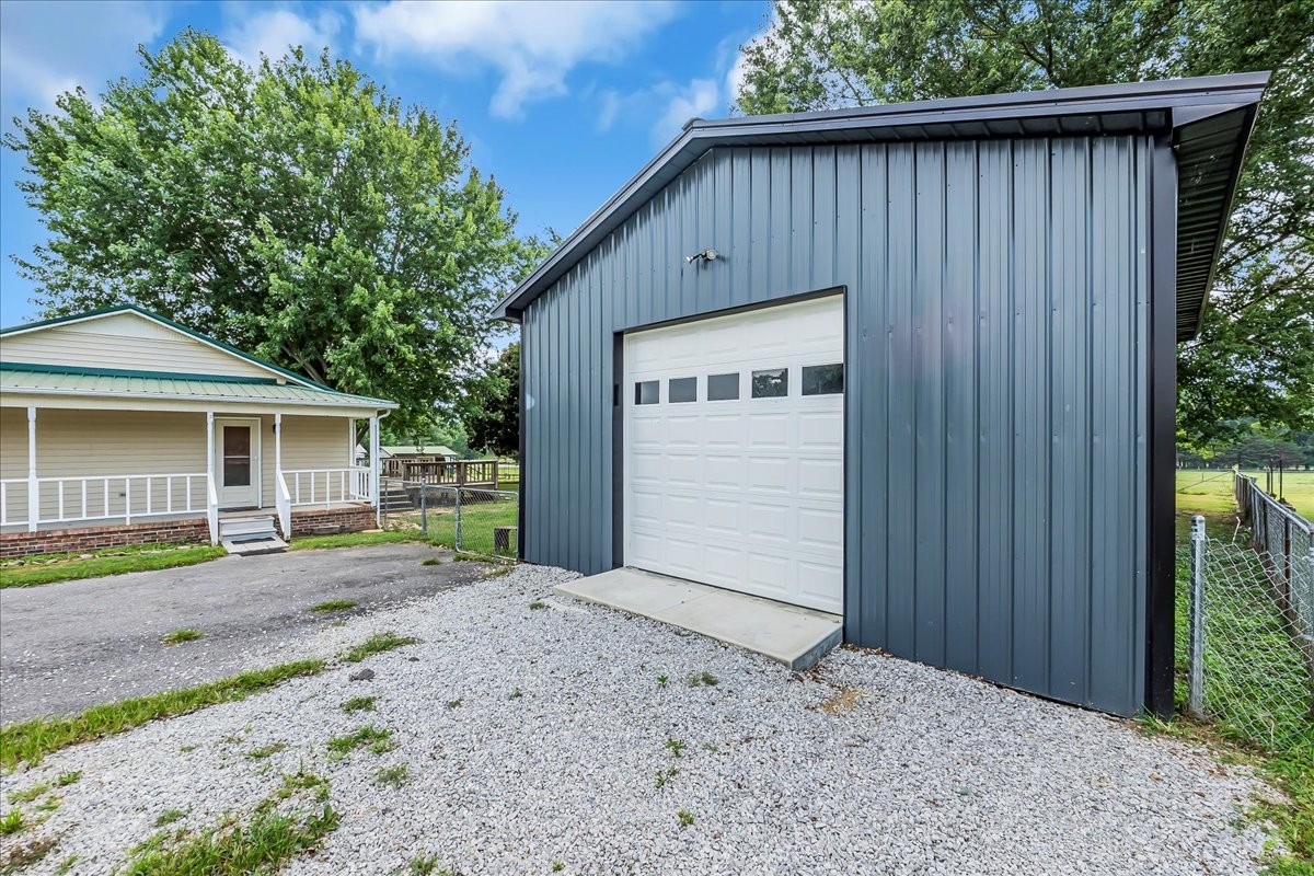 179 Eaton Heights Manchester, TN 37355 - Photo 26 of 33 a backyard of a house