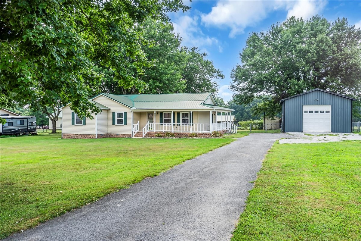 179 Eaton Heights Manchester, TN 37355 - Photo 4 of 33 a front view of a house with a garden