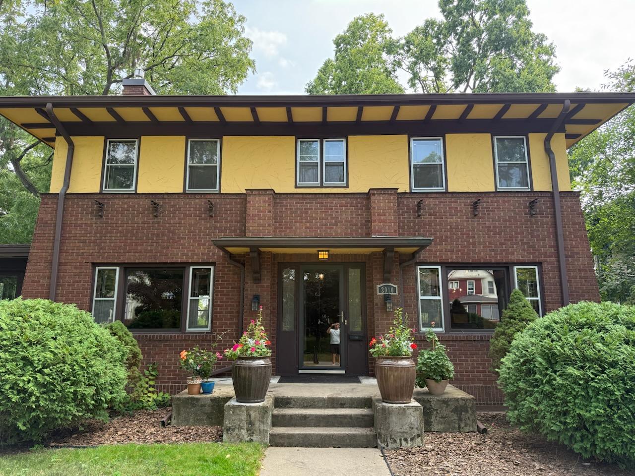 2010 Main Street La Crosse, WI 54601 - Photo 2 of 25 IMG_2704