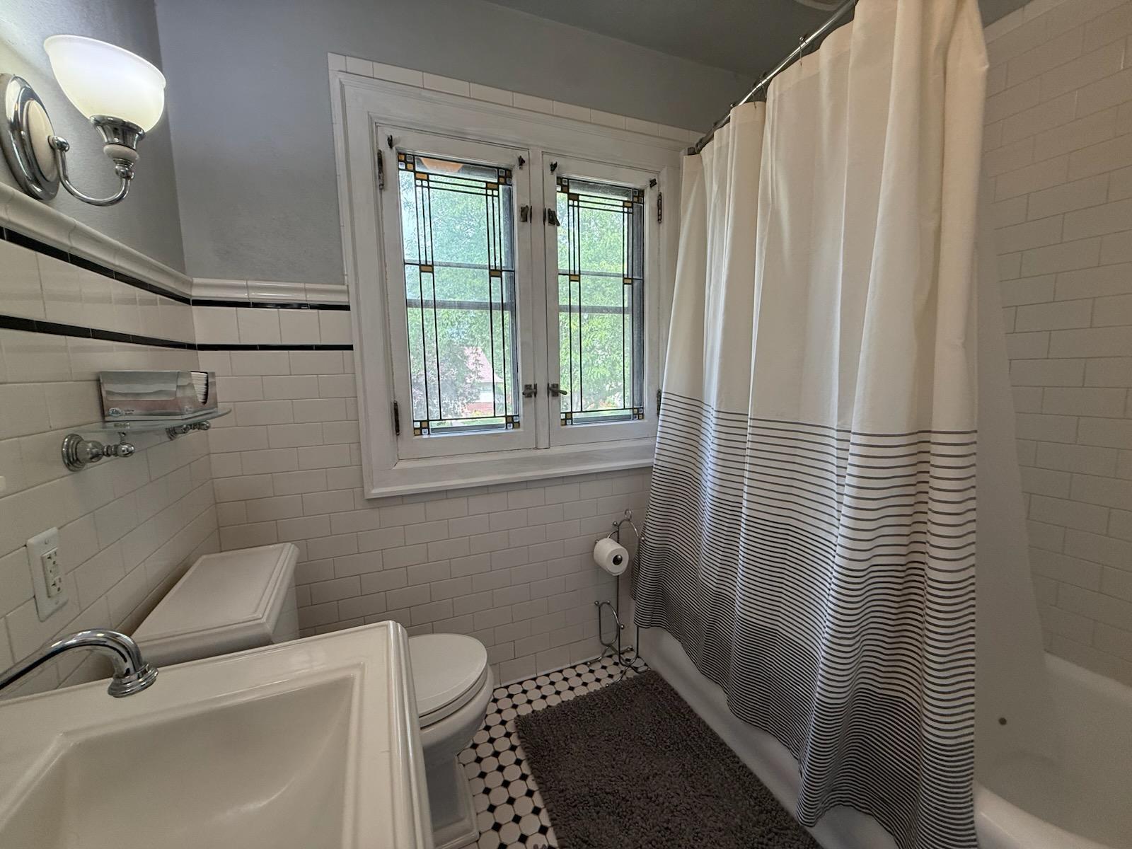 2010 Main Street La Crosse, WI 54601 - Photo 21 of 25 IMG_2605